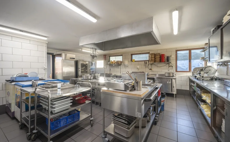 RISTORANTE SULLE PISTE - TERRAZZA CON VISTA SUI DENTS-DU-MIDI - ESCLUSIVITÀ – foto 7 di 8