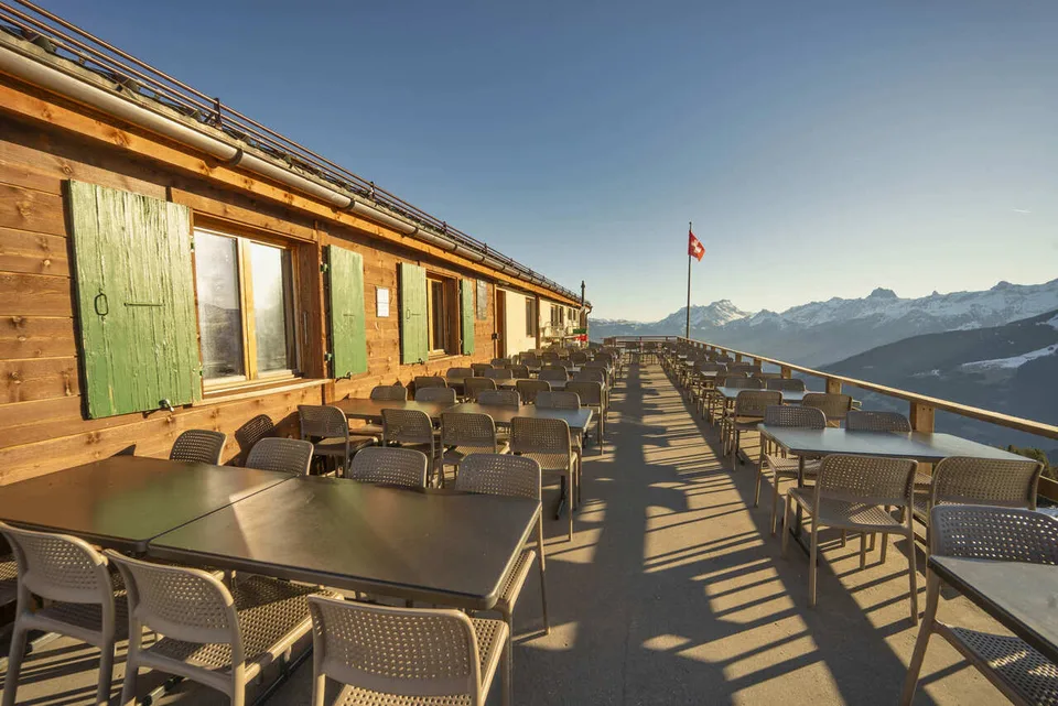 RESTAURANT SUR LES PISTES - TERRASSE VUE DENTS-DU-MIDI - EXCLUSIVITÉ
