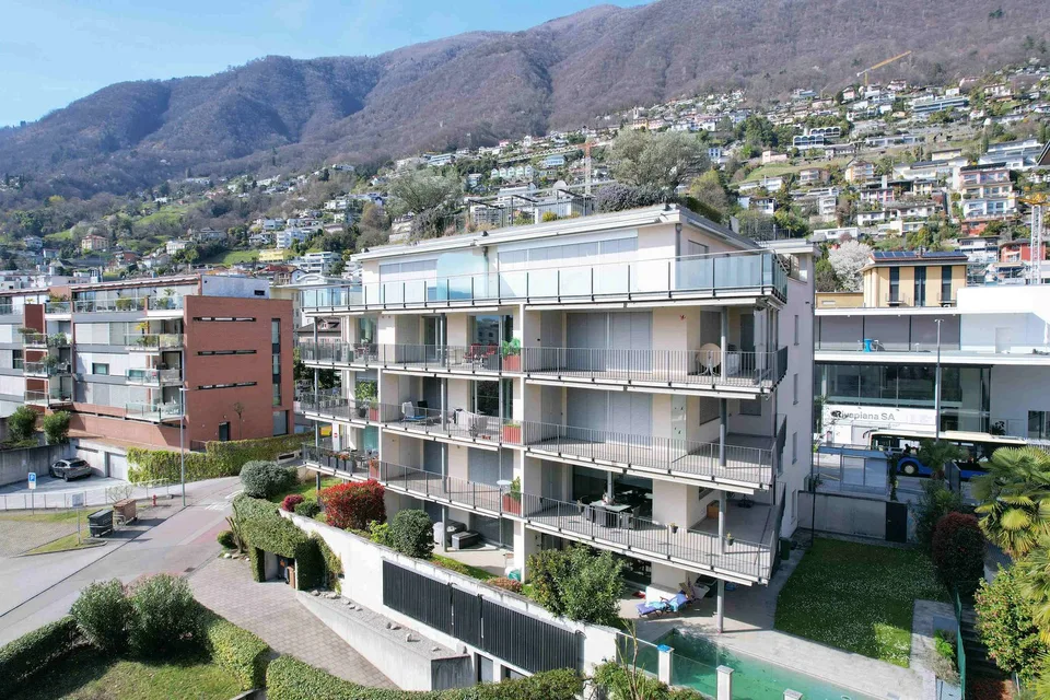 Appartement avec grande terrasse couverte dans un quartier commode et stratégique