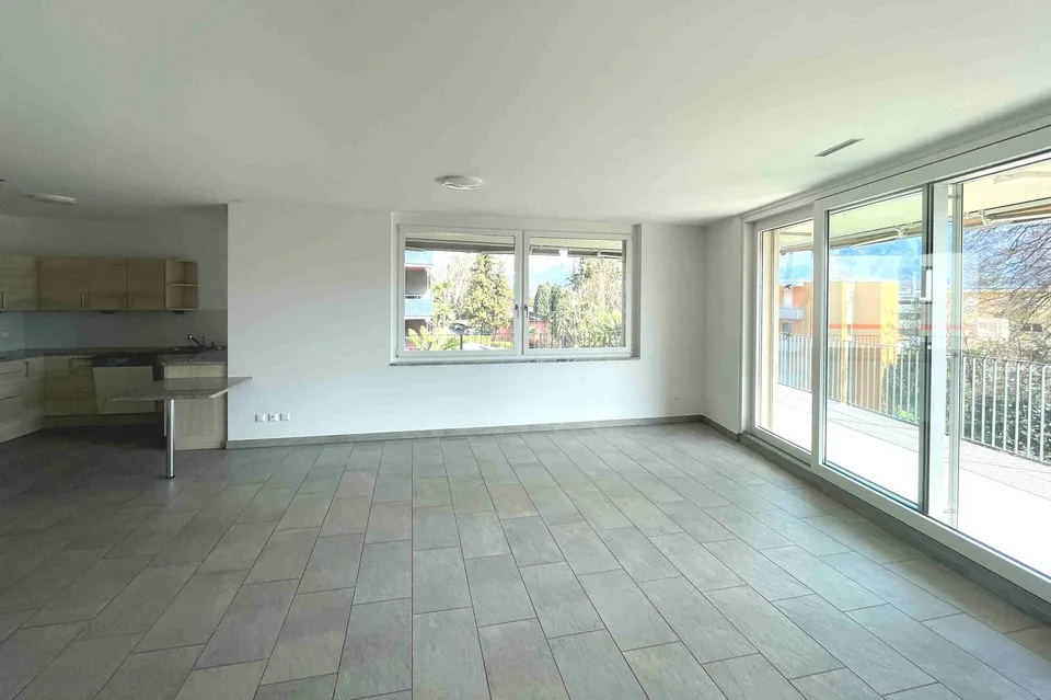 Appartement avec grande terrasse couverte dans un quartier commode et stratégique