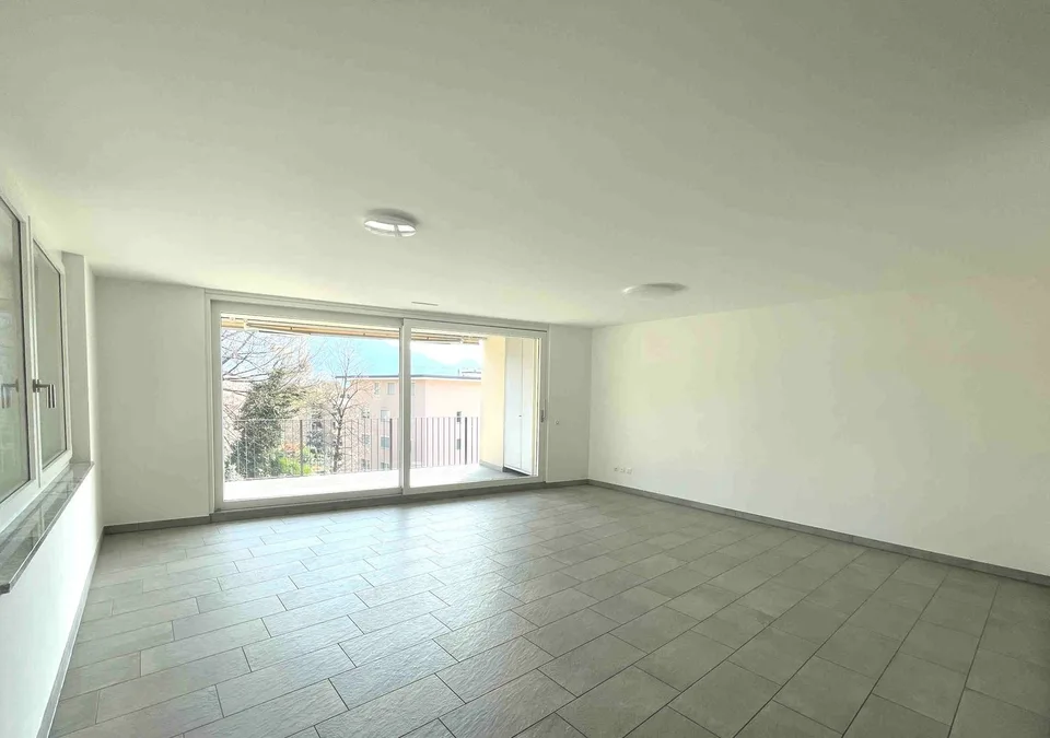 Appartement avec grande terrasse couverte dans un quartier commode et stratégique