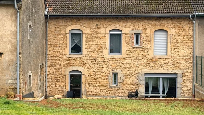 Bella casa in pietra completamente ristrutturata a Montmédy