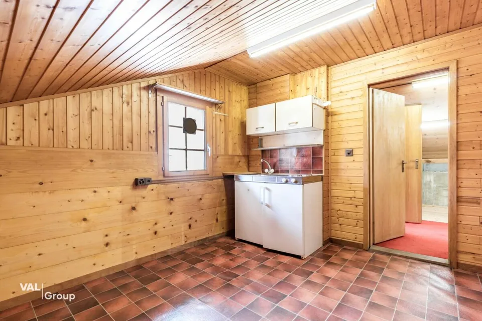 Lokal mit Renovierungspotenzial und Möglichkeit zur Schaffung von Wohnraum