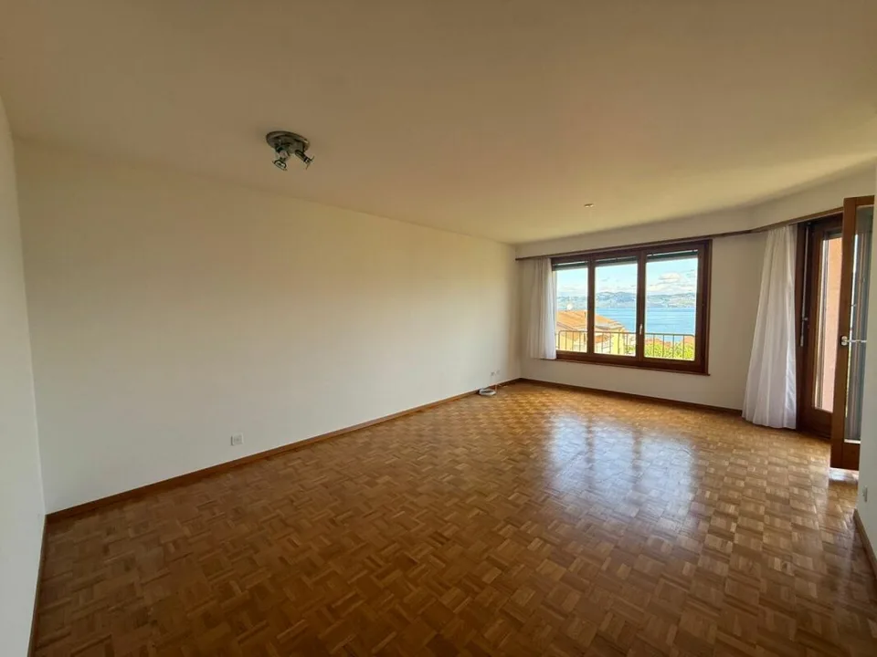 Appartamento 4.5 locali con balcone e vista lago (2° piano)