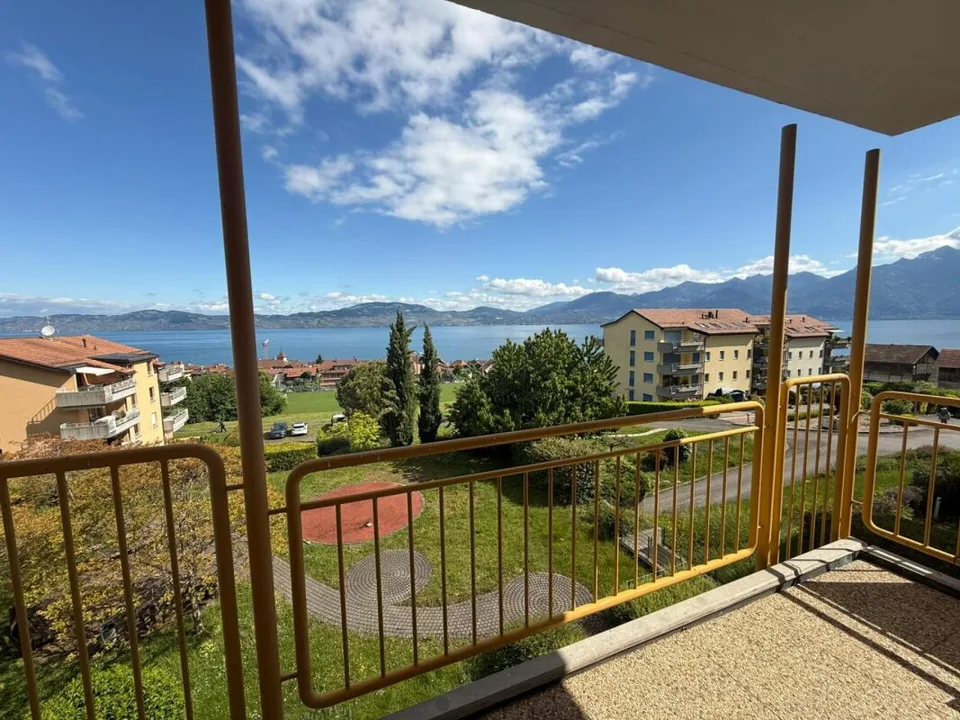 Appartamento 4.5 locali con balcone e vista lago (2° piano)