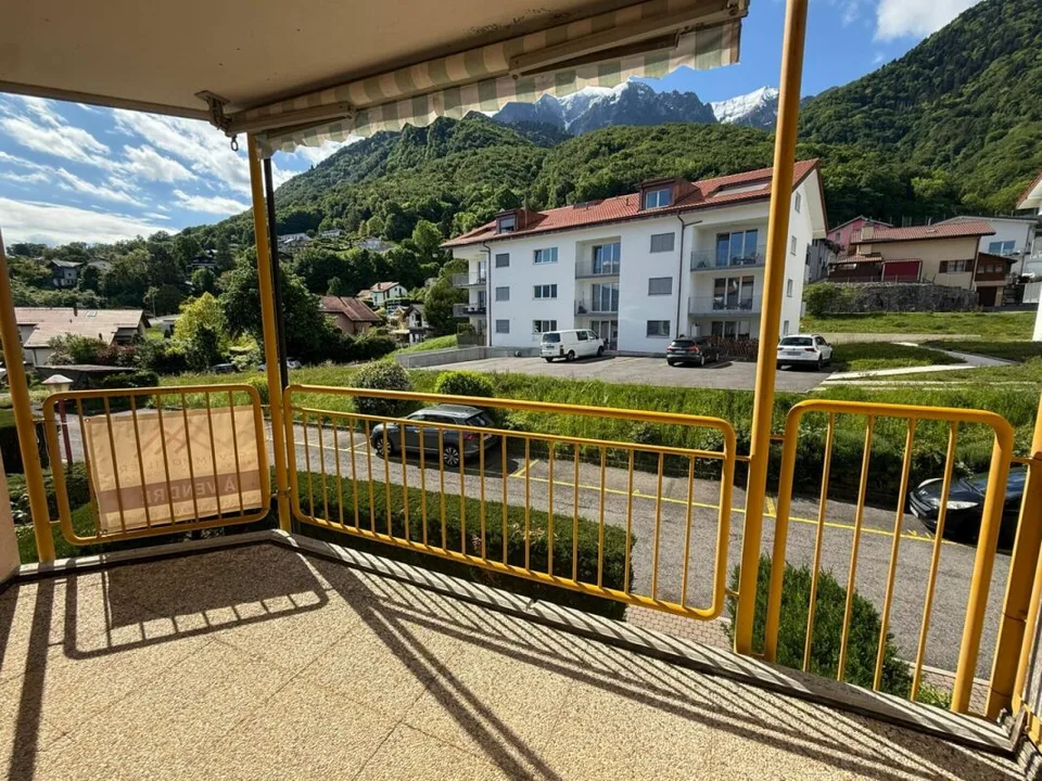 Appartamento 4.5 locali con balcone e vista lago (2° piano)