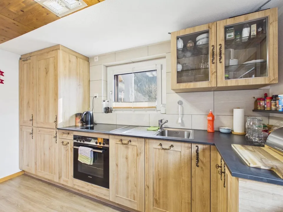 Casa con area di soggiorno, rimessa e garage a Feschel