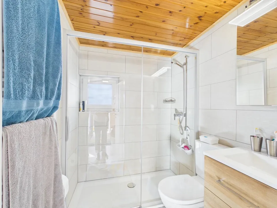 Casa con area di soggiorno, rimessa e garage a Feschel