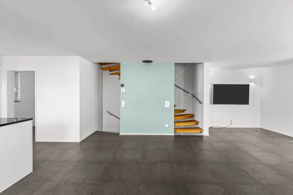 Double-family house in a family-friendly and quiet location!