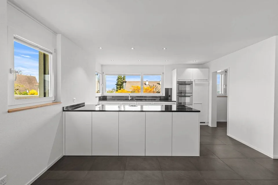 Double-family house in a family-friendly and quiet location!