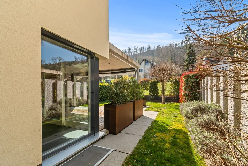 Double-family house in a family-friendly and quiet location!