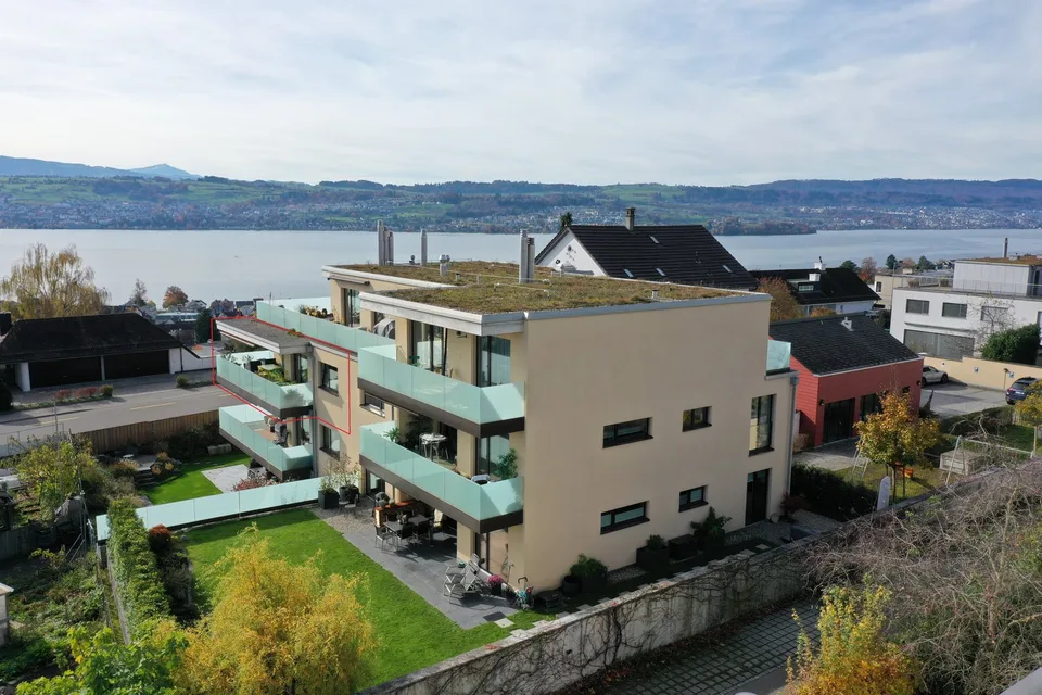 Moderne 4.5-Zimmer-Wohnung mit Blick auf den See- und in die Berge