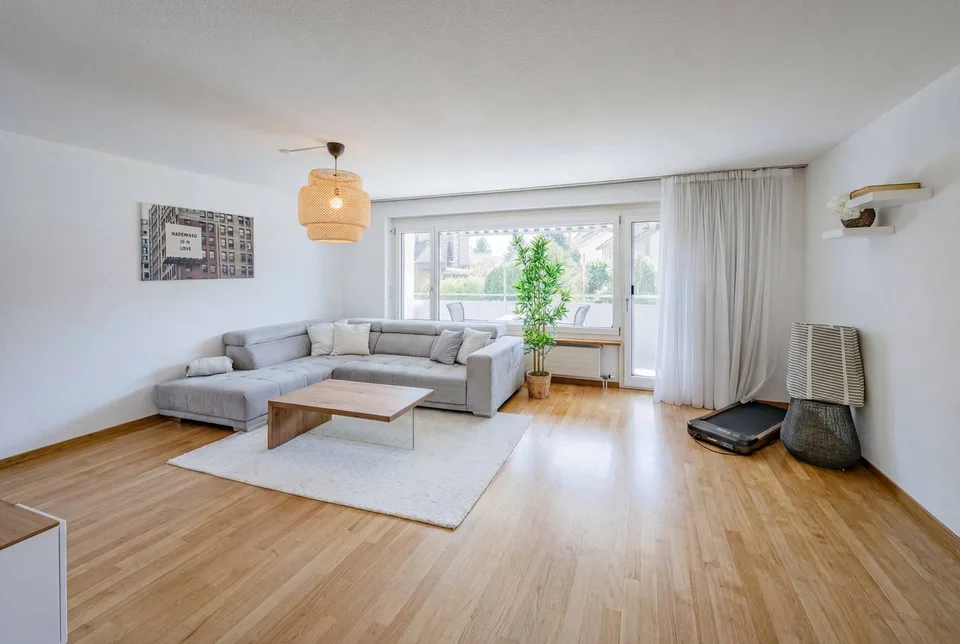 Moderne 4.5-Zimmer-Eigentumswohnung im Hochparterre