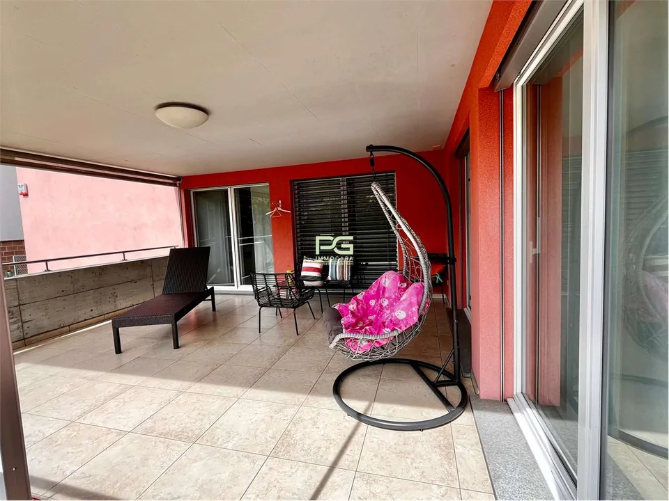 Ampio appartamento di 4.5 locali con giardino