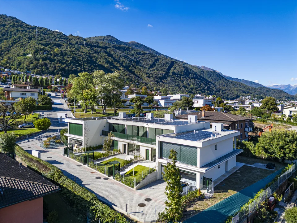 CINQUE NUOVE VILLE A SCHIERA CON STILE E COMFORT A MANNO