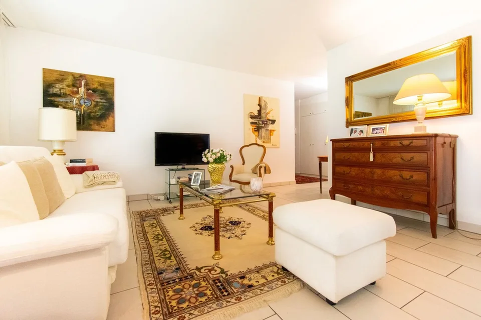 GRANDE APPARTAMENTO 3.5 LOCALI CON GIARDINO