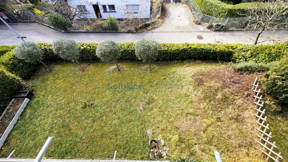 Appartamento di 1,5 locali con grande giardino e terrazza