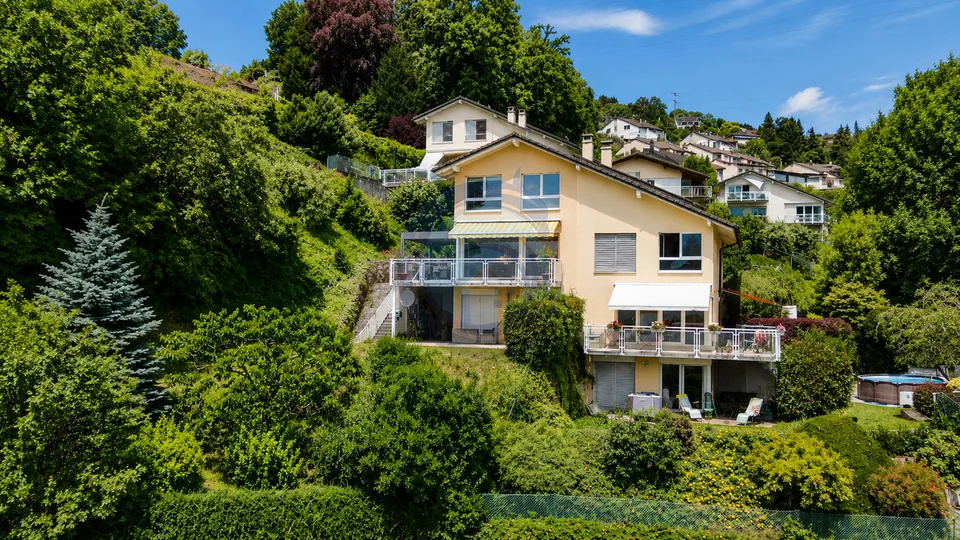 CHARMANTE VILLA MITOYENNE DE 5.5 PIÈCES AVEC VUE SUR LE LAC