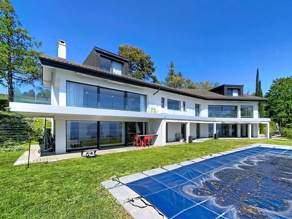 Superbe propriété rénovée avec piscine et vue imprenable