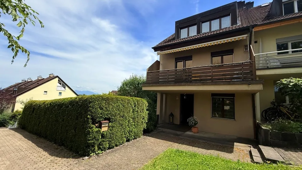 Maison en rangée d'angle de 6,5 pièces avec vue sur le lac