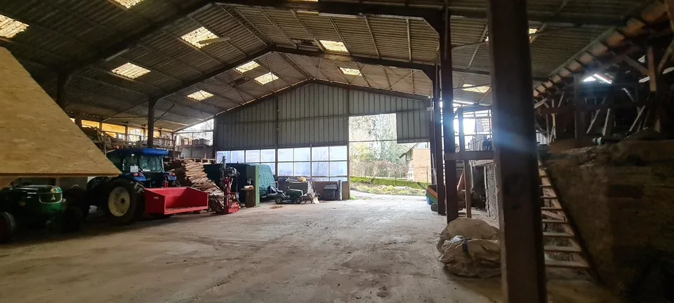 Fattoria con annessi e hangar – foto 10 di 13