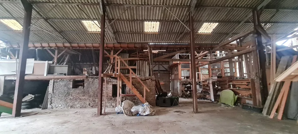 Fattoria con annessi e hangar – foto 9 di 13
