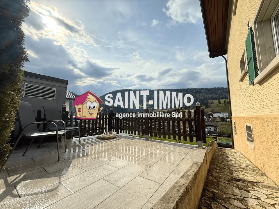 Casa familiare con due appartamenti, giardino, dépendance, terrazza e garage