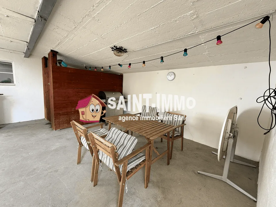 Casa familiare con due appartamenti, giardino, dépendance, terrazza e garage