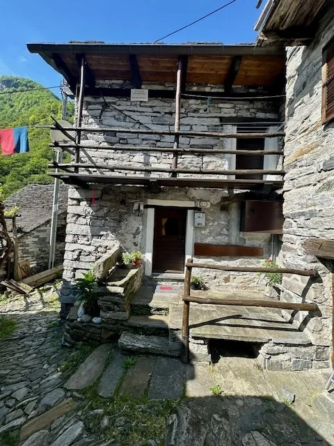 Möbliertes 3-Zimmer-Rustico im historischen Corippo (Verzascatal)