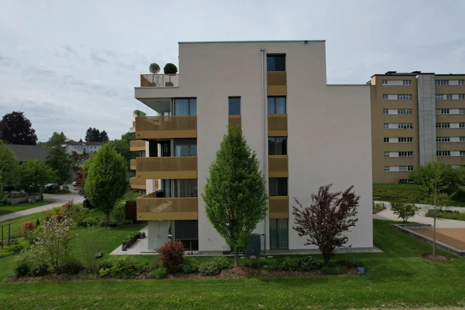 Elegante appartamento 2.5 locali con balcone e vista sul verde