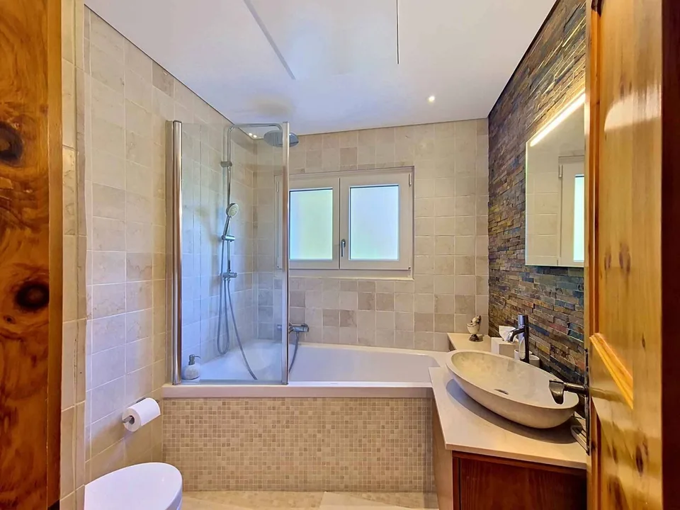 Charmantes 3.5-Zimmer-Wohnung, Chalet-Atmosphäre und Ski-in/Ski-out-Zugang