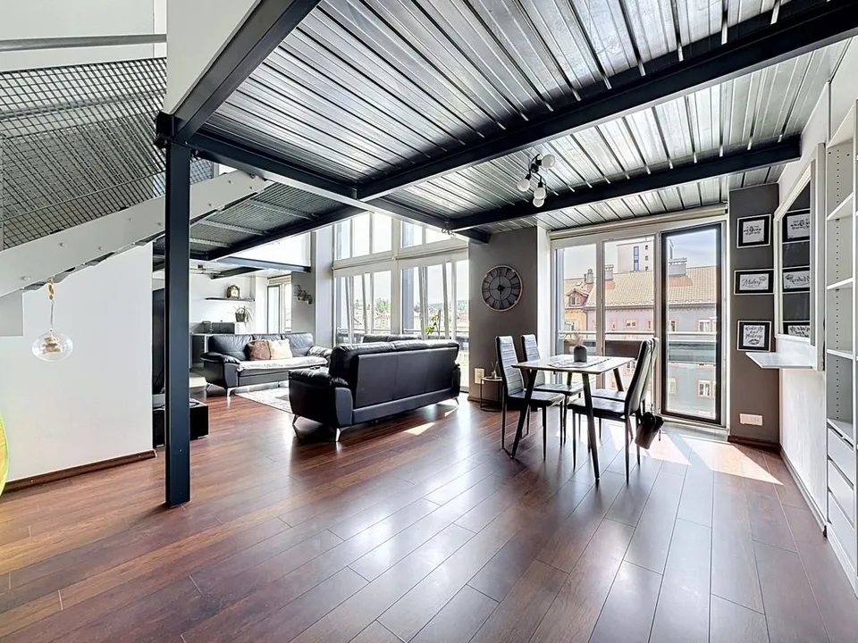 Licht, Höhe, Charakter: ein einzigartiges Duplex in La Chaux-de-Fonds