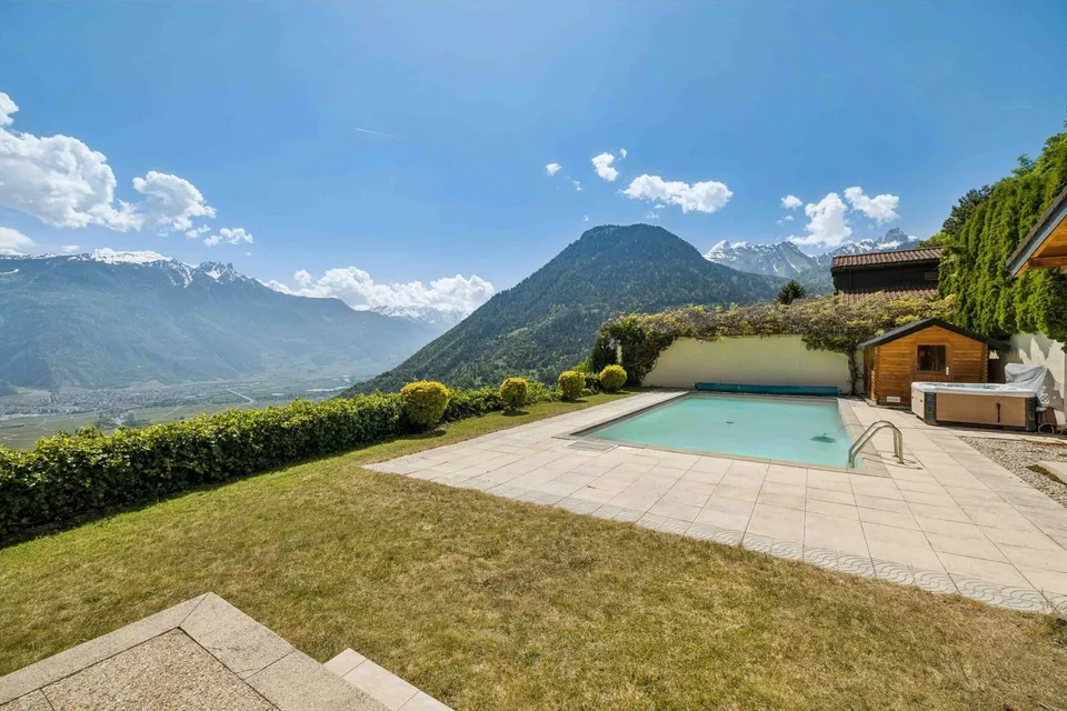 Villa d'eccezione con piscina e panorama spettacolare sulla valle – foto 6 di 13