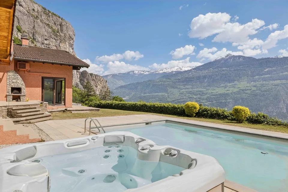 Villa d'eccezione con piscina e panorama spettacolare sulla valle – foto 7 di 13