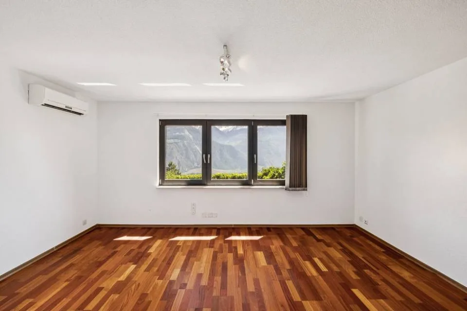 Villa d'eccezione con piscina e panorama spettacolare sulla valle – foto 10 di 13