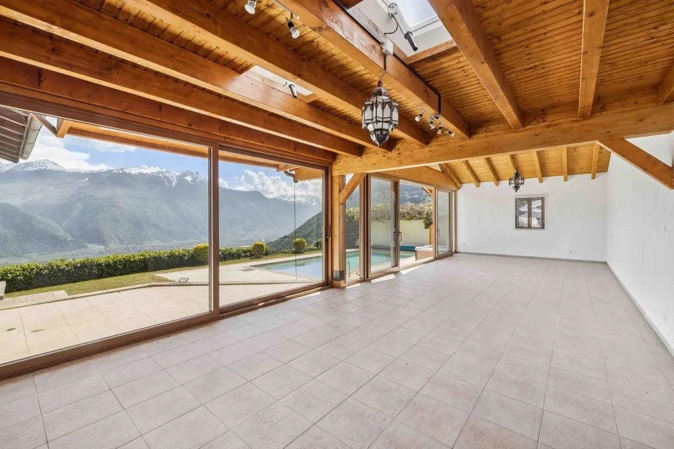 Villa d'eccezione con piscina e panorama spettacolare sulla valle – foto 13 di 13
