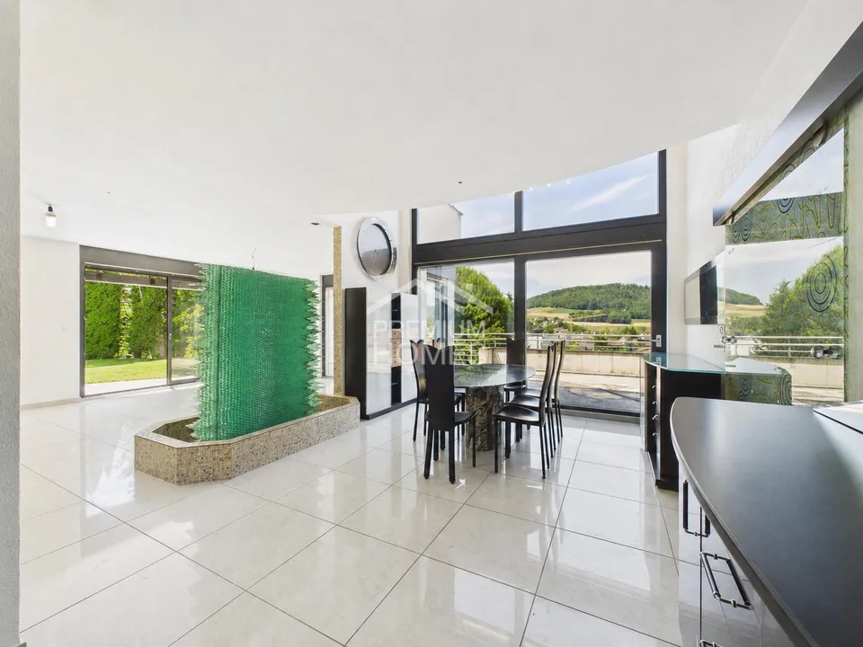 Architecture, large volumes and exceptional panorama