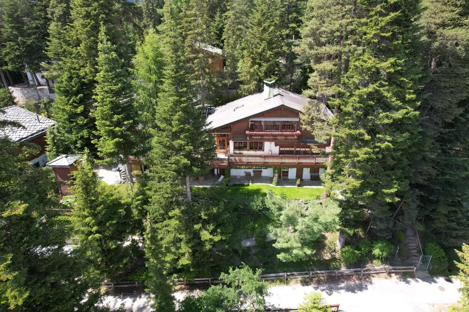 Prächtiges Chalet mit Pool und Spa, abgelegen