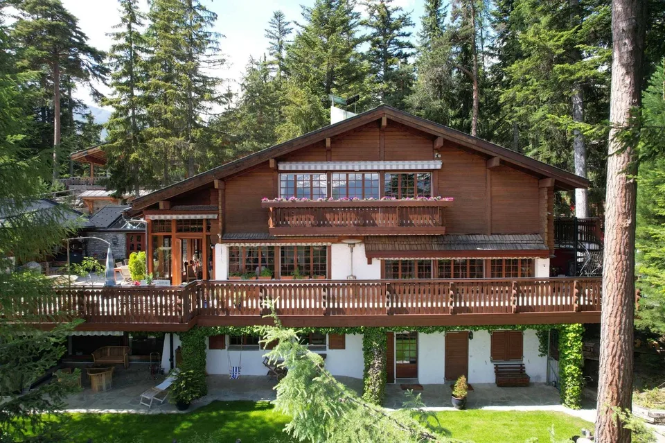 Magnifique chalet avec piscine et spa, à l'abri des regards