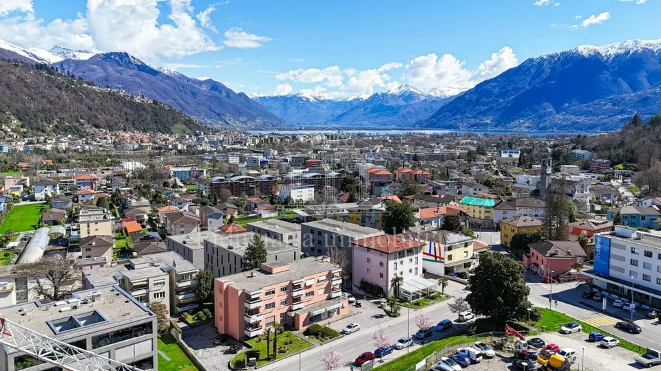 LOSONE - Helle und vielseitige Gewerbefläche in zentraler Lage