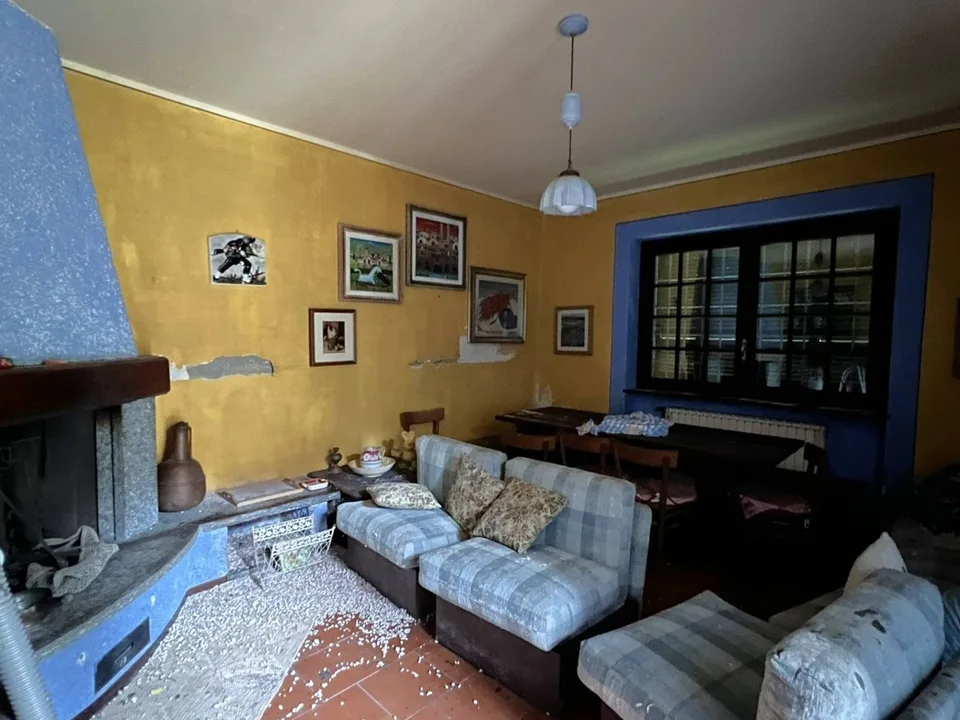 Tenuta con ampio terreno vicino Gallarate (Varese)
