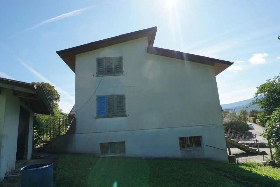 ARI-242 Casa con 2 appartamenti su un terreno di 1'485 m2