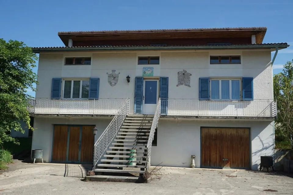 ARI-242 Casa con 2 appartamenti su un terreno di 1'485 m2