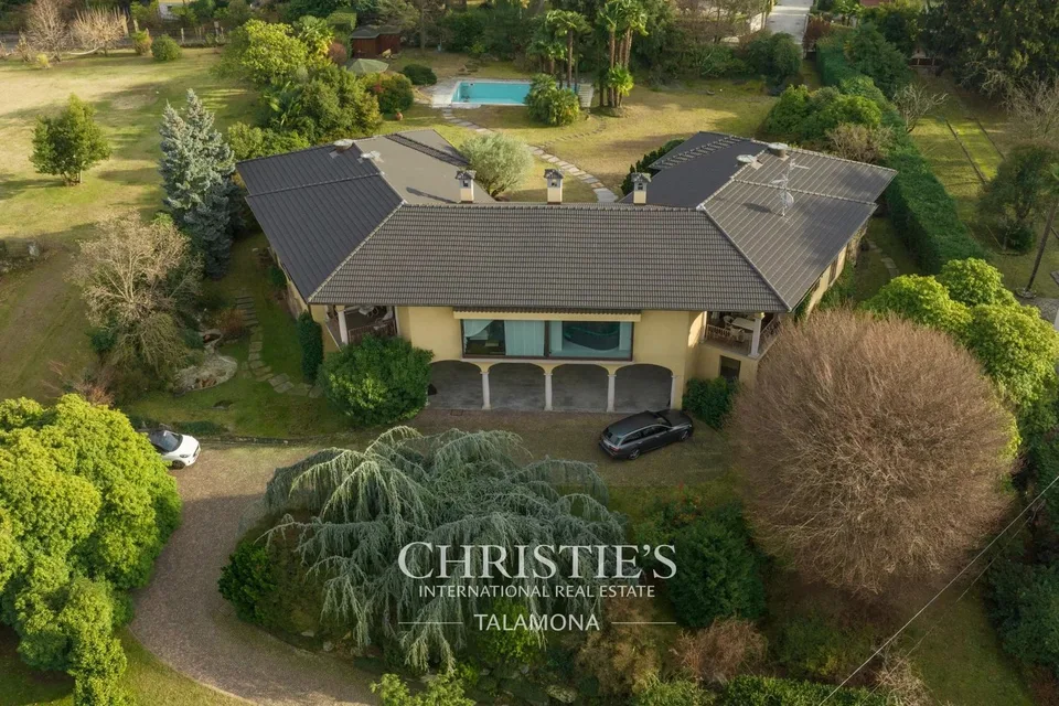 Exklusive Palladianische Villa mit Pool und Park ? Porto Valtravaglia