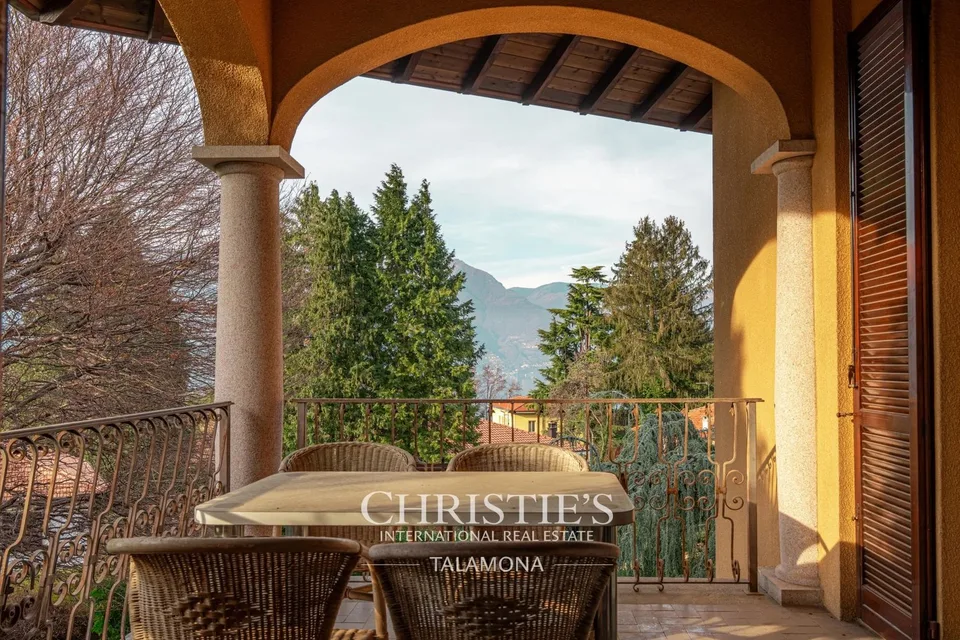 Exklusive Palladianische Villa mit Pool und Park ? Porto Valtravaglia – Foto 8 von 13