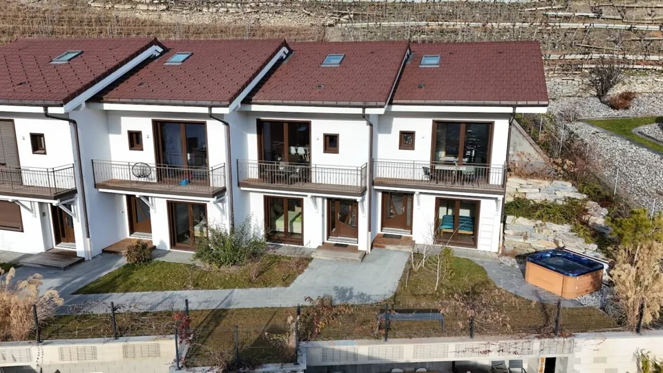 MAGNIFIQUE VILLA MITOYENNE 3 PCES ½ DE 107 M2 AU COEUR DES VIGNES À SAILLON