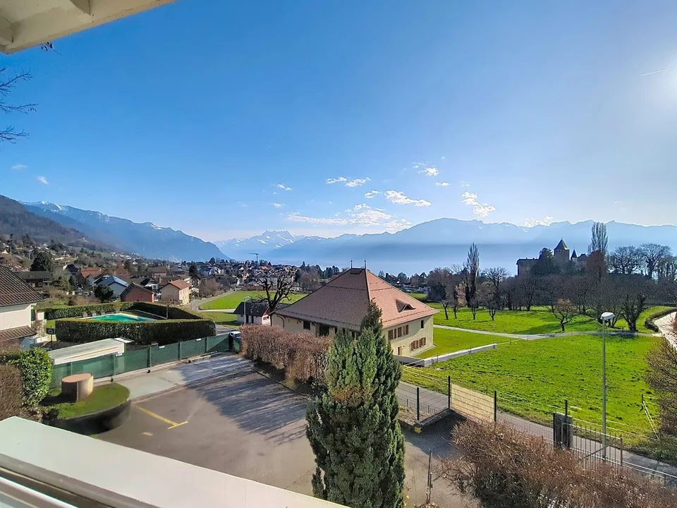 Exklusiv! Villa mit 12,5 Zimmern, renoviert mit Seeblick