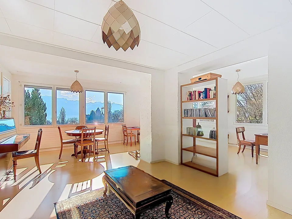 Exklusiv! Villa mit 12,5 Zimmern, renoviert mit Seeblick
