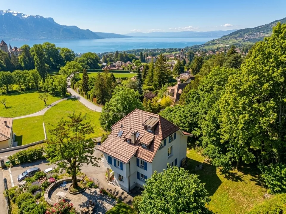 Exklusiv! Villa mit 12,5 Zimmern, renoviert mit Seeblick