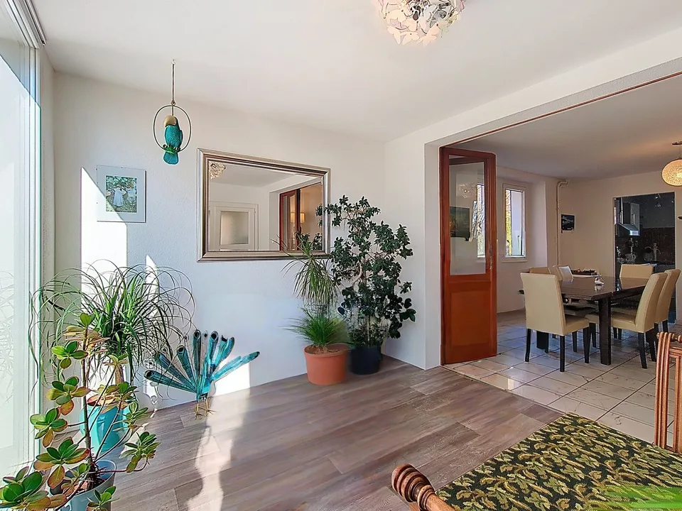 Exklusiv! Villa mit 12,5 Zimmern, renoviert mit Seeblick